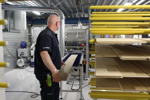 Lakdroogwagens: Optimalisatie van Efficiëntie en Kwaliteit in de Vloer-, Hout-, Metaal- en Grafische Industrie Lakdroogwagens: Optimalisatie van Efficiëntie en Kwaliteit in de Vloer-, Hout-, Metaal- en Grafische Industrie